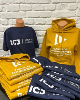 Mikiny a trička, které školám opravdu sedí. Pro FAV i ICF jsme vytvořili čistý, kvalitní merch, který se stane součástí...